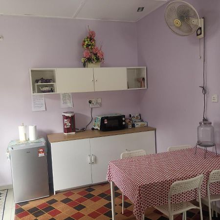 Haji Homestay - A Tiny House With 2 Bedrooms Bentong Exterior photo